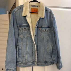 Men’s Levi Trucker Jacket
Sherpa lined inside